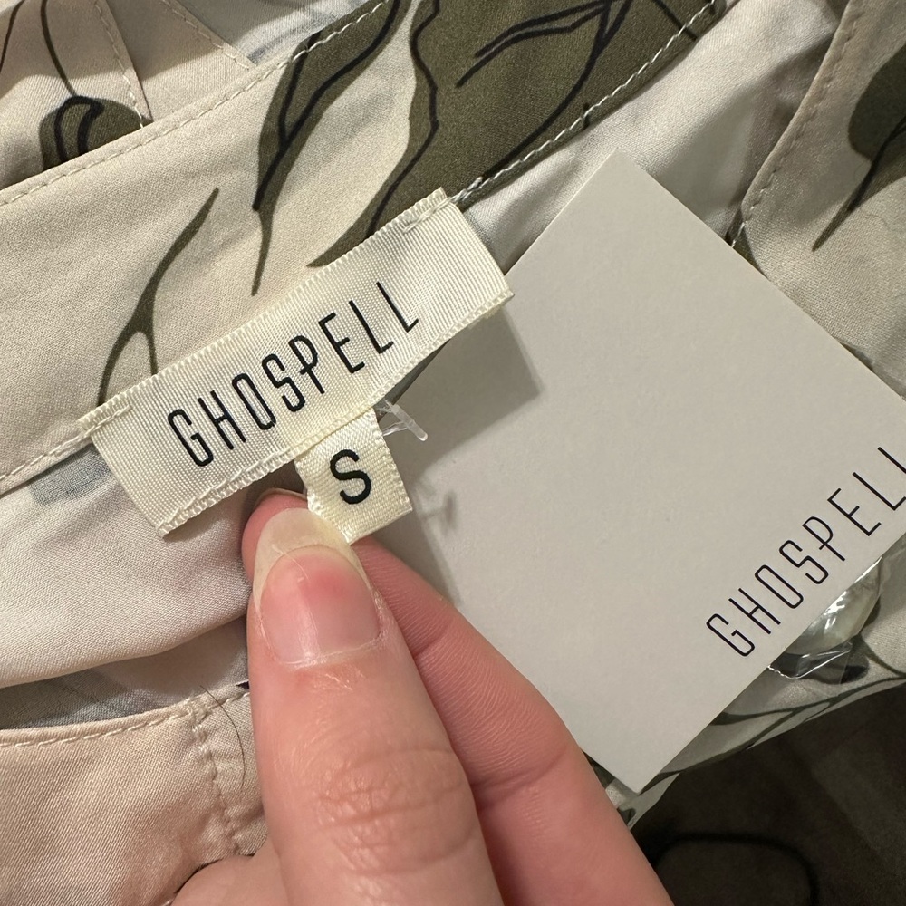 NWT Ghospell Green and Cream Floral Women's Blouse - Picture 12 of 12